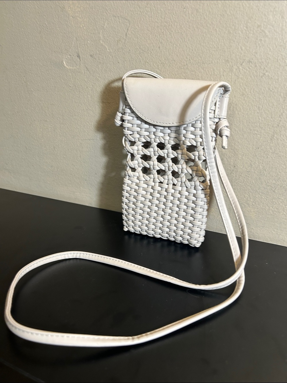 H&M White Woven Crossbody Phone Bag - Women's Small Shoulder Purse - Picture 3 of 7